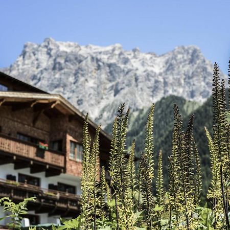 Hotel Tirolerhof - Familotel Zugspitze 에르발트 외부 사진